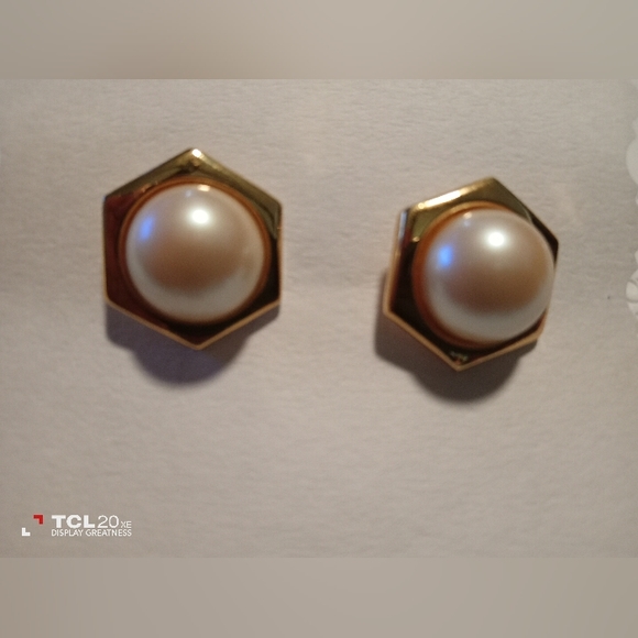 Vintage Monet signed faux pearl and gold tone earrings - Picture 1 of 4
